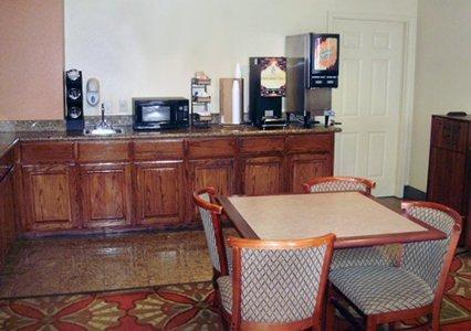 Quality Inn & Suites Muskogee Restaurant photo
