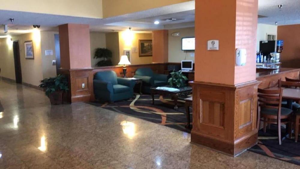 Quality Inn & Suites Muskogee Exterior photo