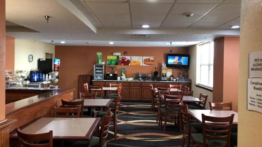 Quality Inn & Suites Muskogee Exterior photo