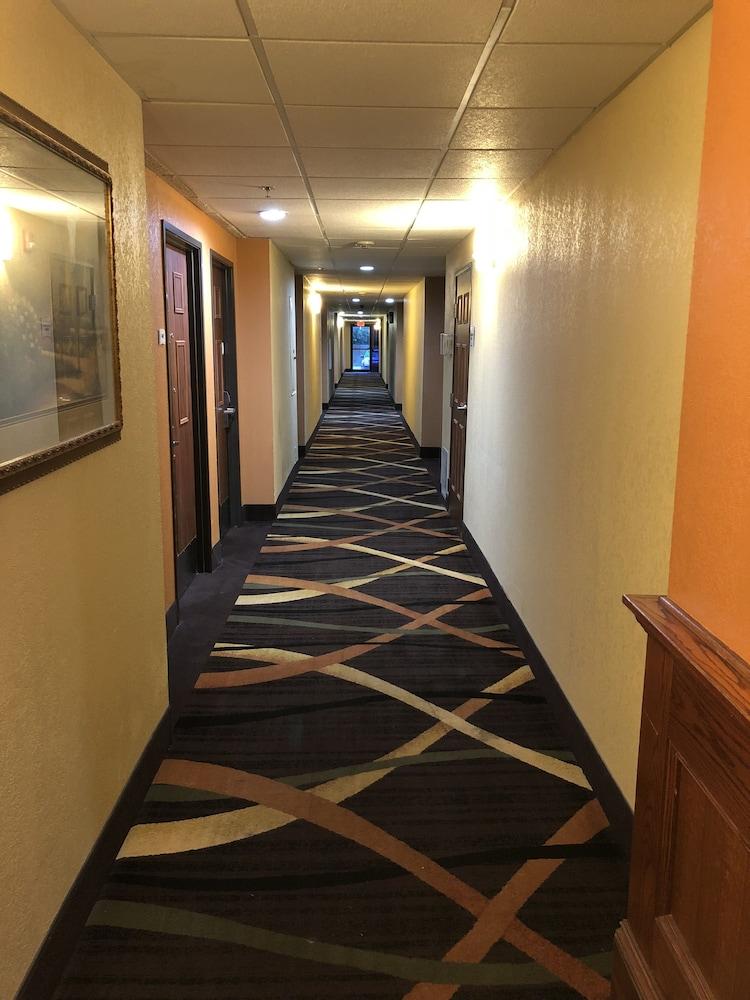 Quality Inn & Suites Muskogee Exterior photo
