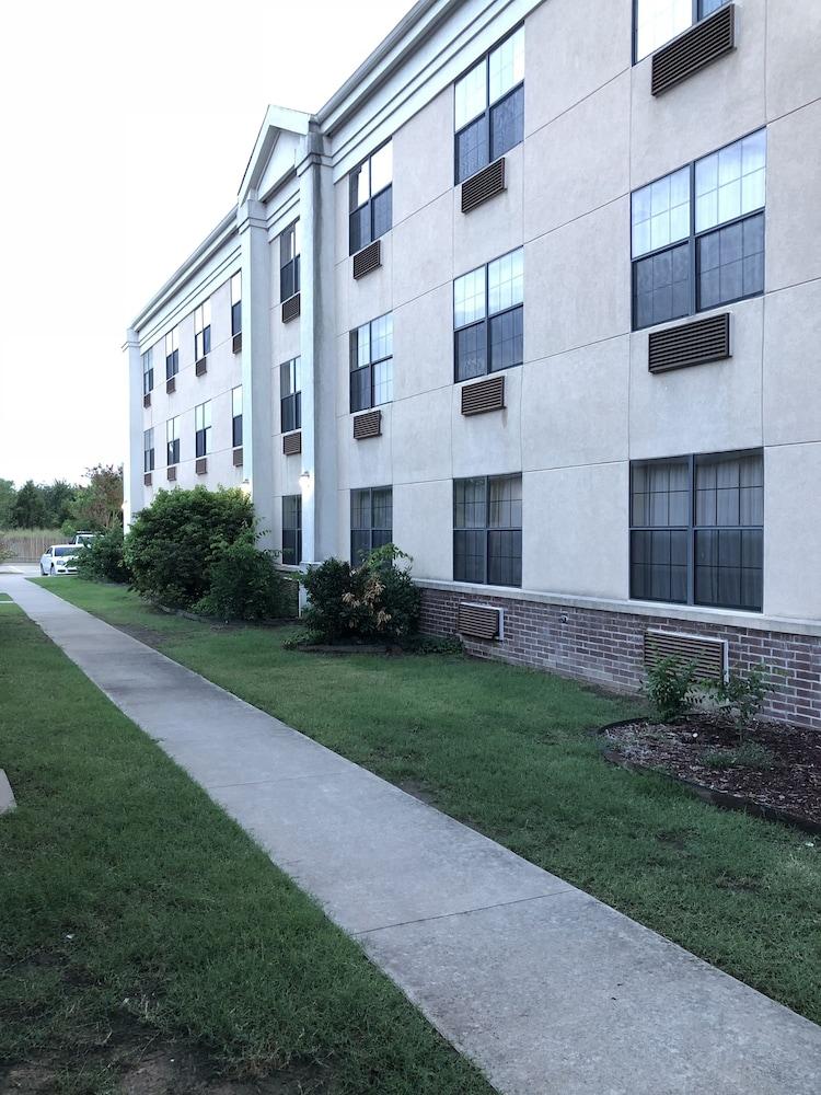 Quality Inn & Suites Muskogee Exterior photo