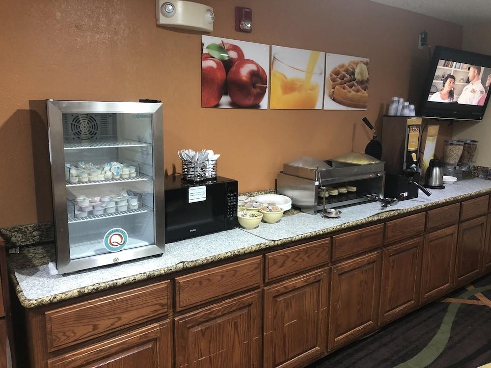 Quality Inn & Suites Muskogee Exterior photo